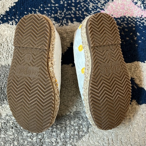 NWOT daisy espadrilles - Picture 3 of 5
